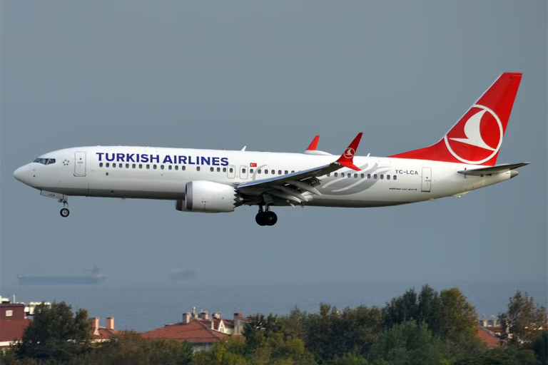 Turkish_Airlines_TC-LCA_Boeing_737-8_MAX_44575165144