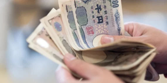 japonyada-faiz-artisi-beklentisi-yene-yaradi-dolaryen-7-ayin-dibinde-cu7m