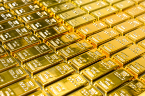500px Photo ID: 1025453557 - Close-up view of stack shiny gold bar arrangement in a row, Concept of success in business and finance