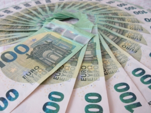 Şirket Kredilerinde Standartlar Giderek Sıkılaşıyor