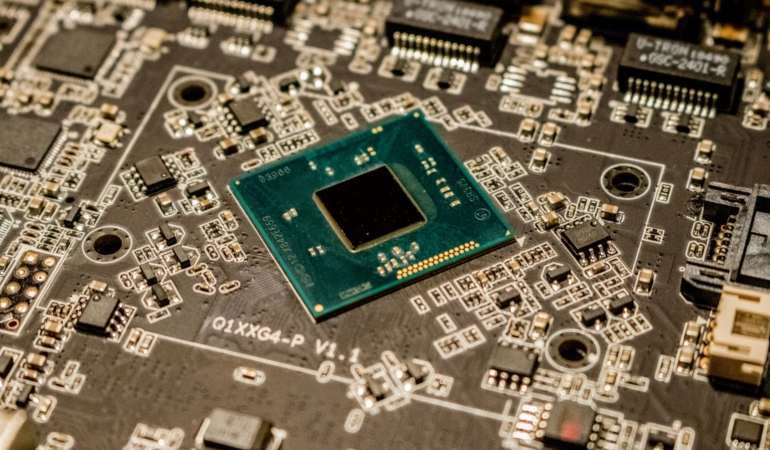 Microsoft, Yapay Zeka İçin Maia 300 Çipini Duyurdu